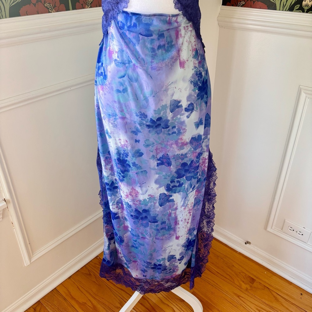 Sheer Floral Lace Night Gown 🪻 - Picture 3 of 9